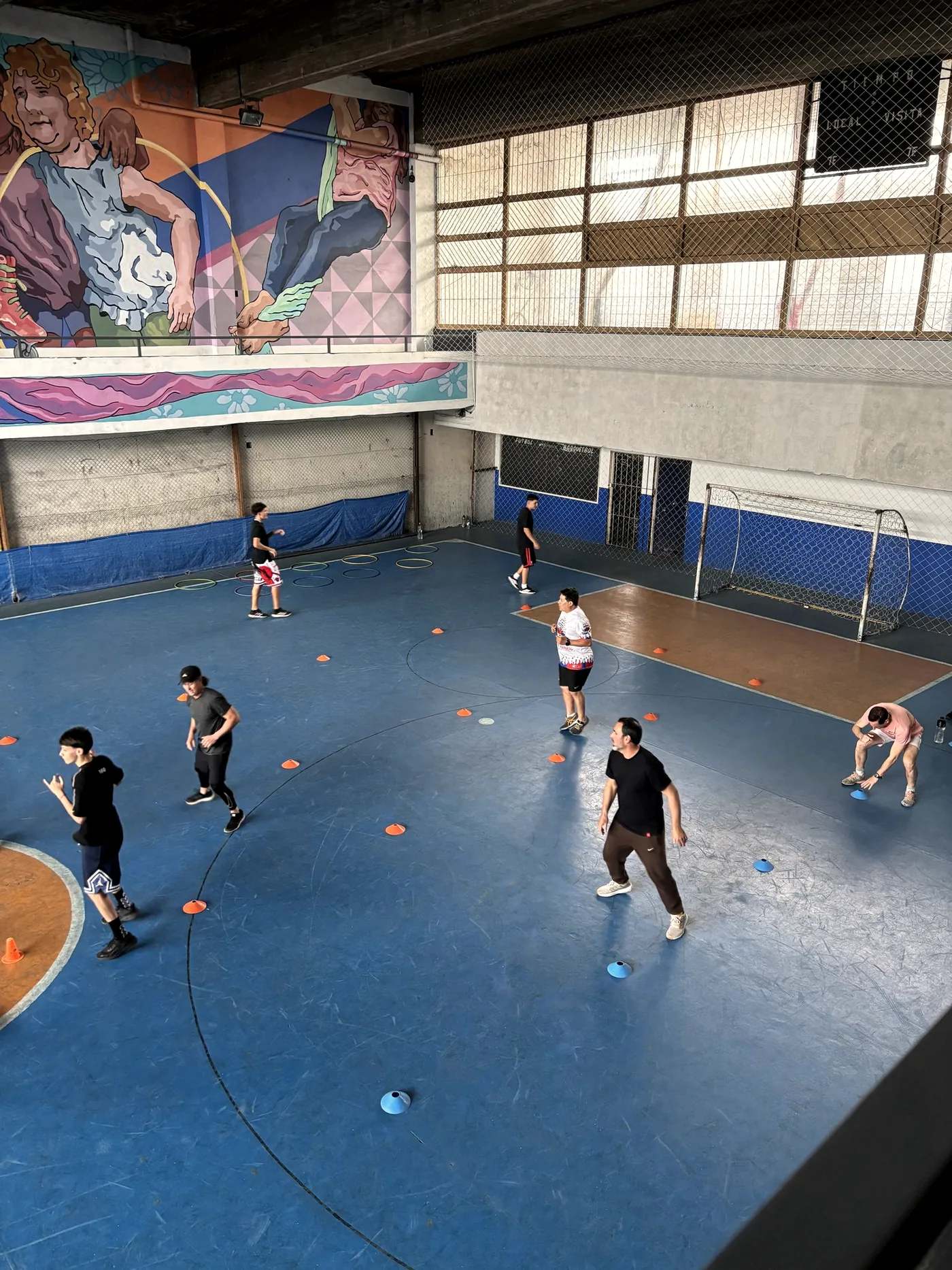 Clase de Danibox entrenando en la cancha del Club Castelar